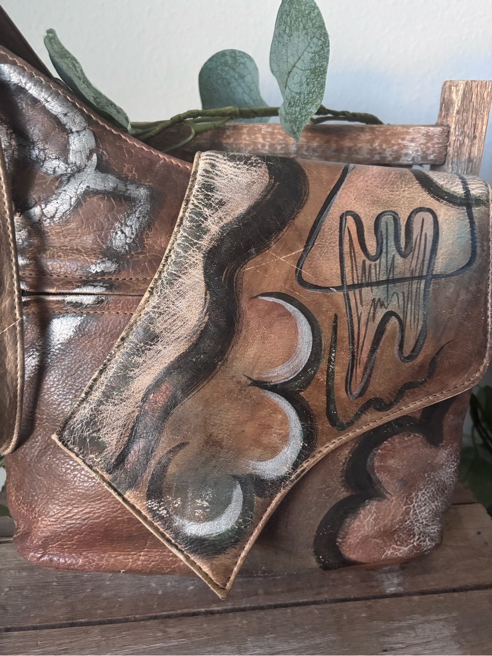 ANTHROPOLOGIE BOTARY VINTAGE GENUINE LEATHER HANDPAINTED SIGNED CROSSBOD…